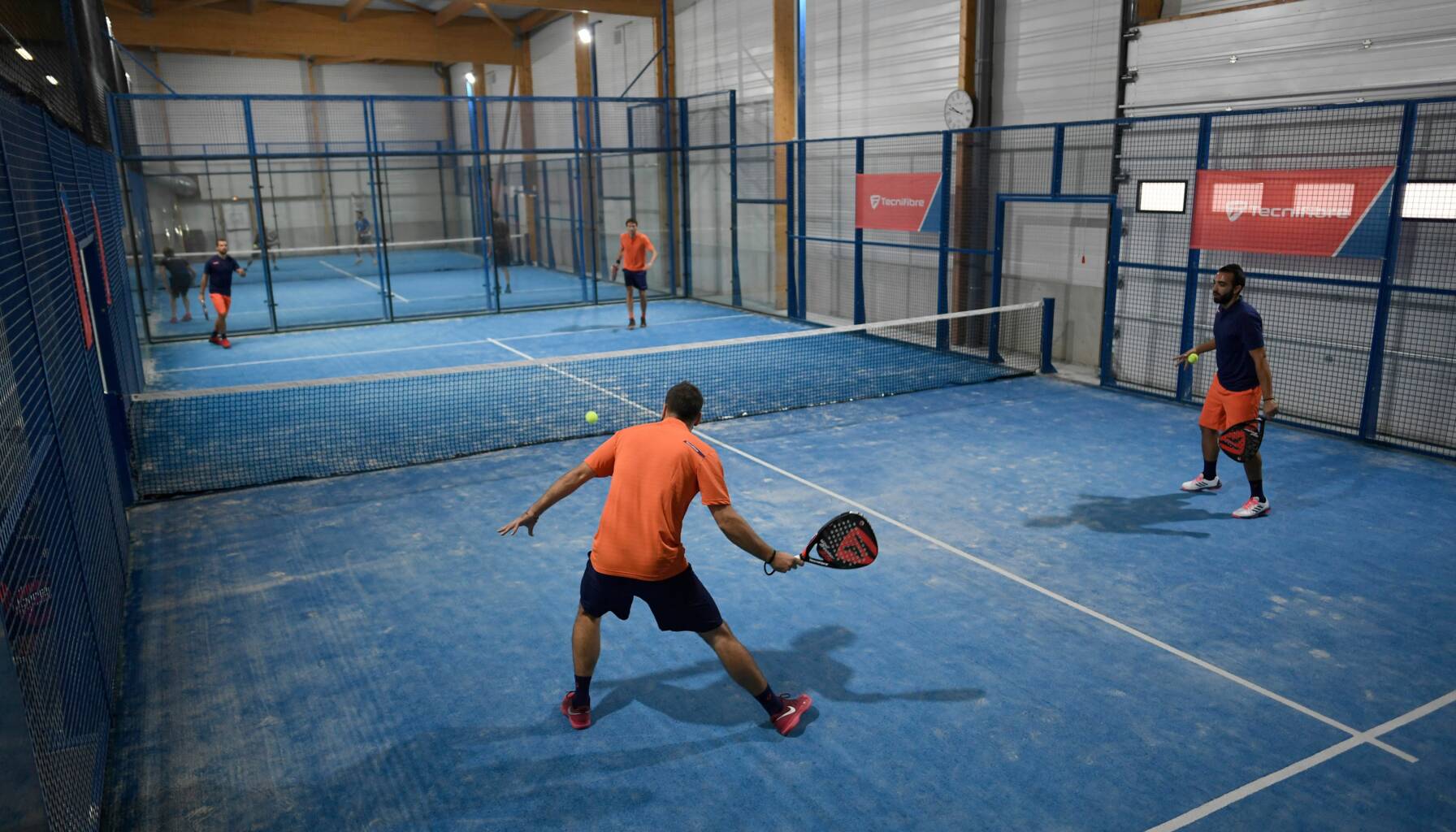People play a padel match on October 10, 2017 in Bois d'Arcy near Paris.
Tennis champions like Nadal and Monfils have raise a new interest in padel, a trendy derivative of tennis. / AFP PHOTO / STEPHANE DE SAKUTIN        (Photo credit should read STEPHANE DE SAKUTIN/AFP via Getty Images)